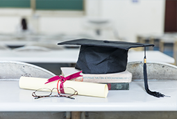 春招“黄金档”来袭：应届生看重落户政策 有企业招聘人数增五成